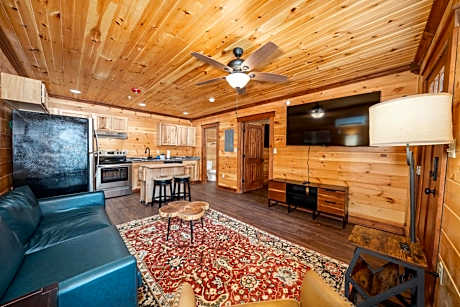 Deluxe Queen Suite