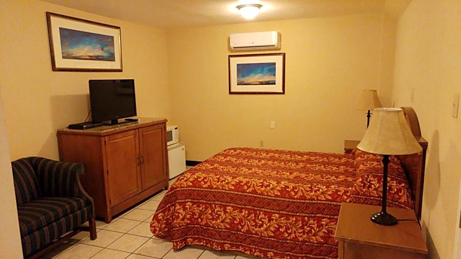 Country Regency Inn & Suites