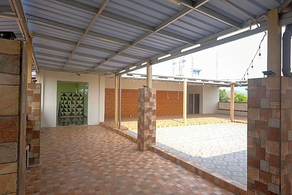 Urbanview Grand Lotus Hotel by RedDoorz