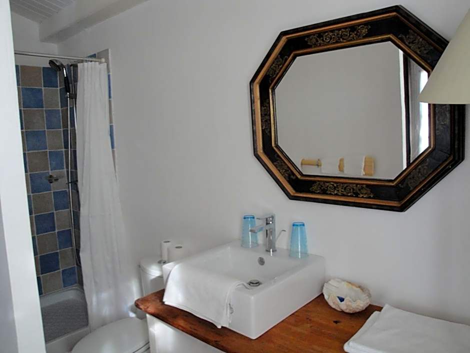 Le Buzet Bleu Bed & Breakfast
