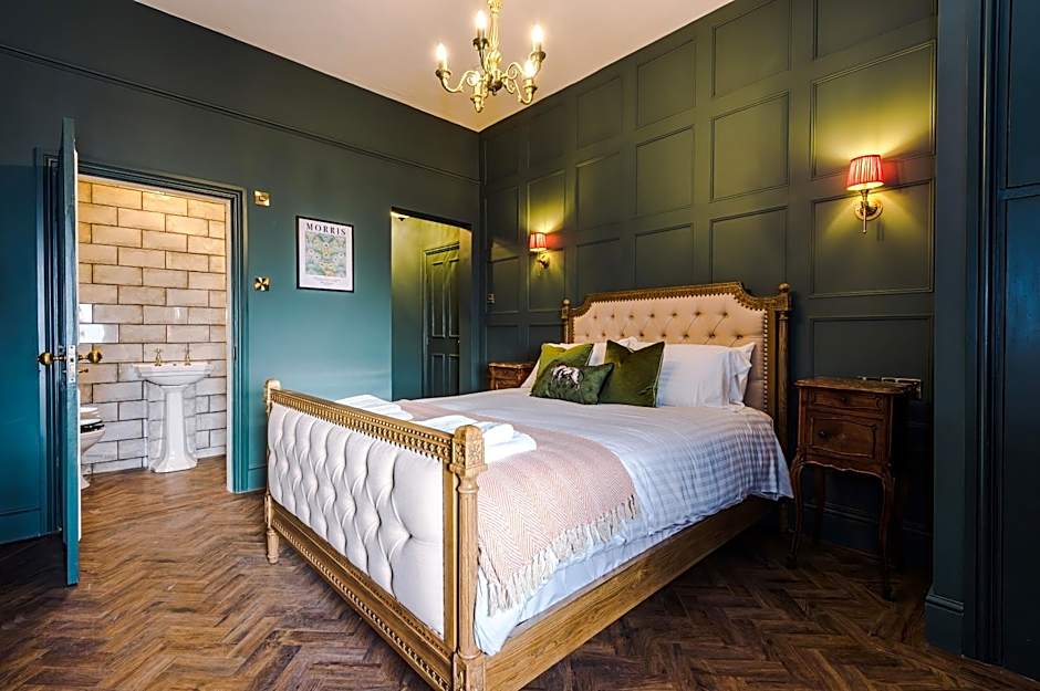 Russell Court by Orenda-Luxe