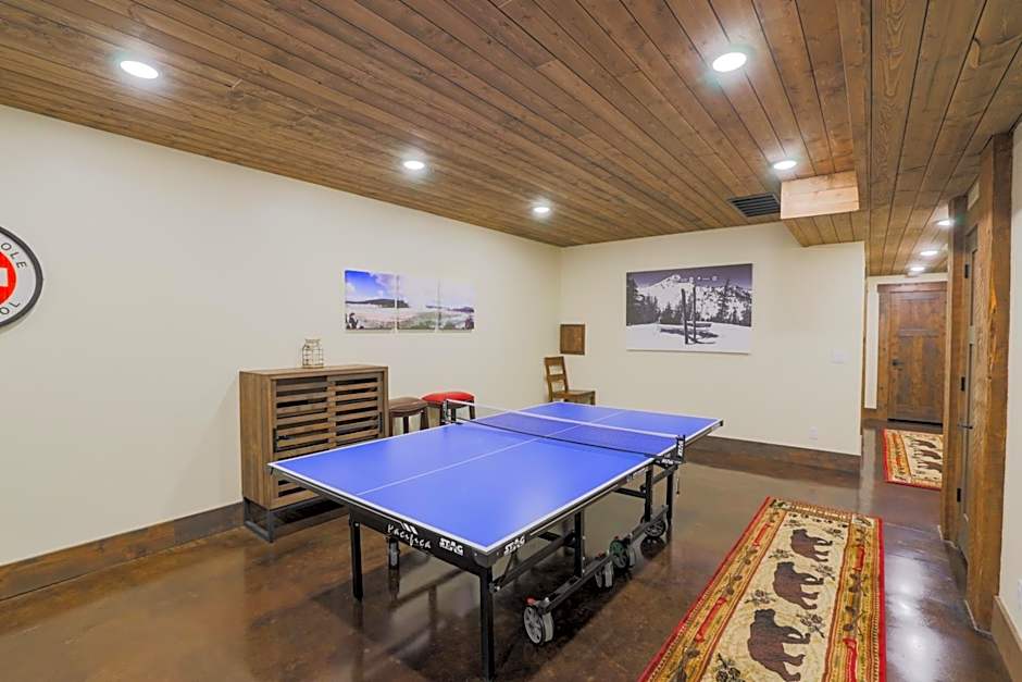 Yellowstone Crossing Lodge