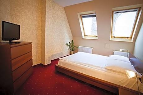 2 Bedrooms Apartment 1 Queen bed 2 Sofa Beds