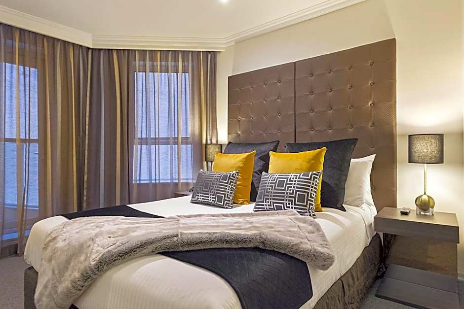 Mantra 2 Bond Street