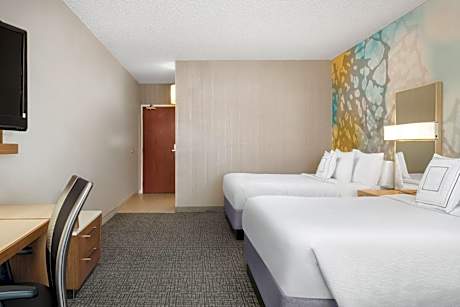 Queen Room with Two Queen Beds - Hearing Accessible