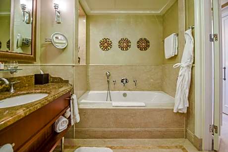 Twin Deluxe Room With Balcony