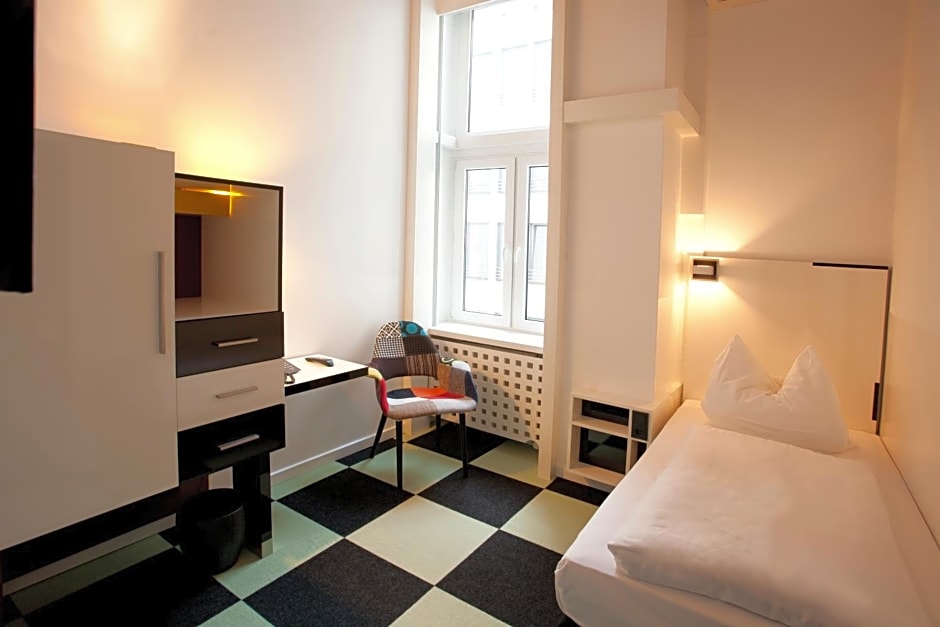 Hotel Cristall - Frankfurt City