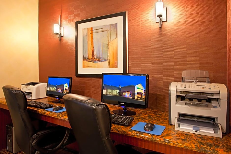 Holiday Inn Express Hotel & Suites Pittsburgh Airport, an IHG Hotel