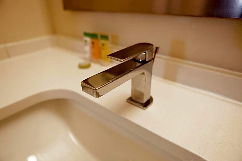 All Seasons Inn & Suites