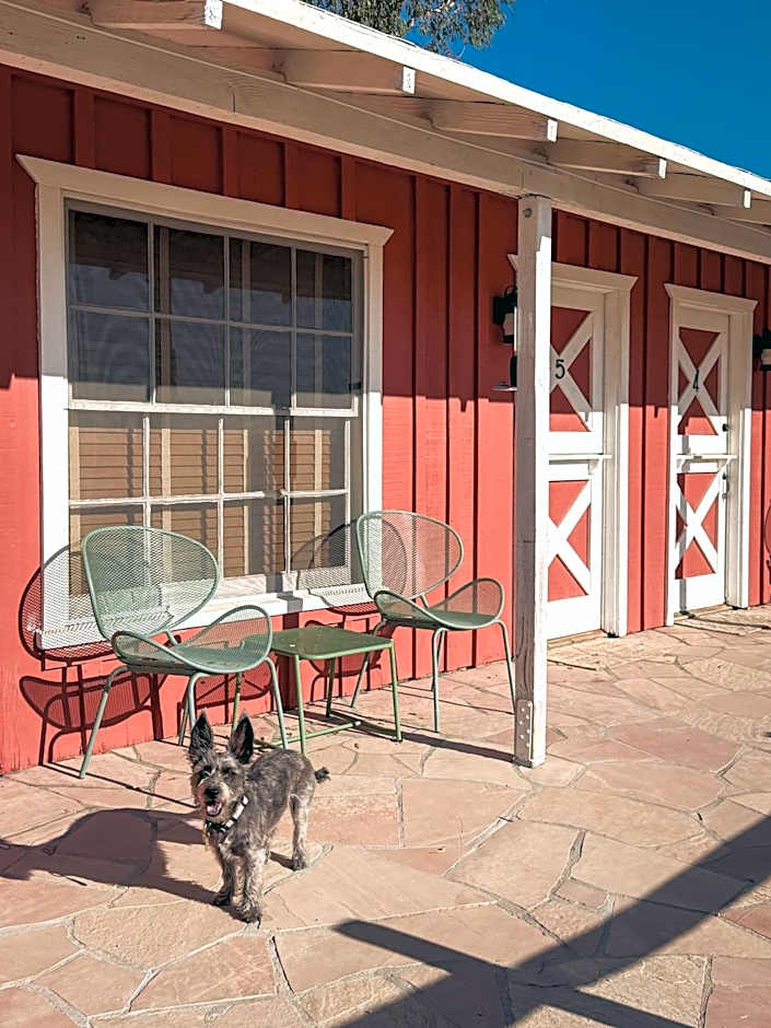 Room 3 - Downtown Joshua Tree Motel - Pet Friendly - Walk to Shops & Visitor Center, Minutes to Park Entrance
