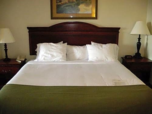 Holiday Inn Express Hotel & Suites Laurinburg