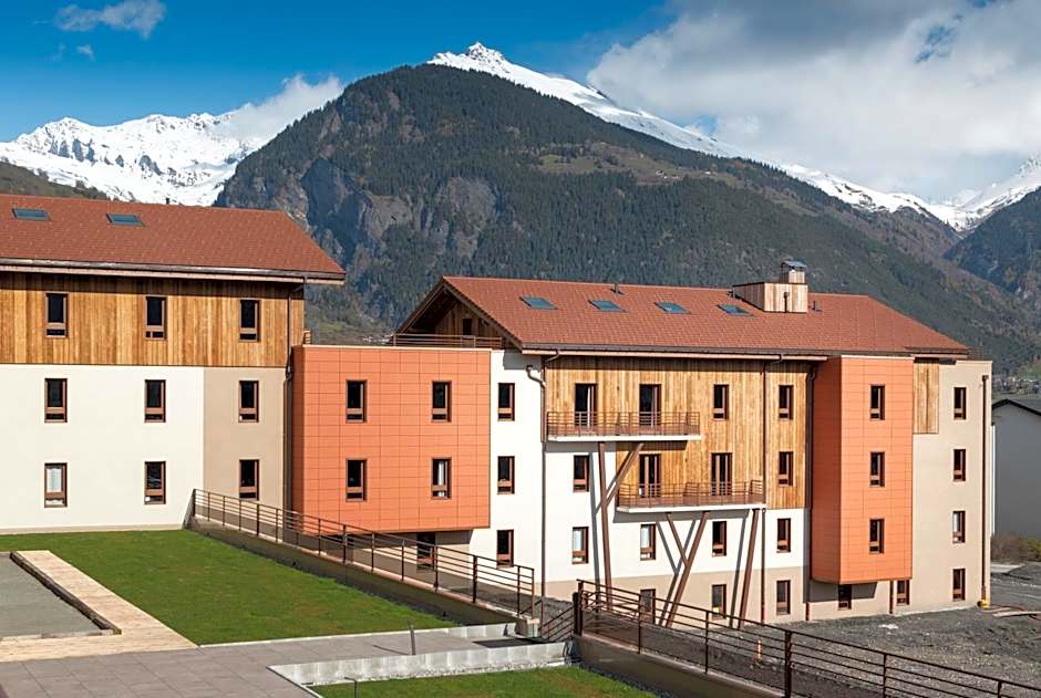 Hotel Base Camp Lodge