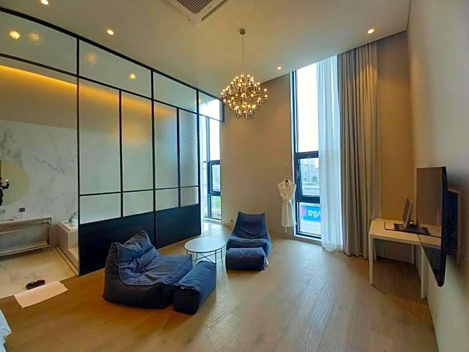 Photo 1 of 4 of Presidential Suite