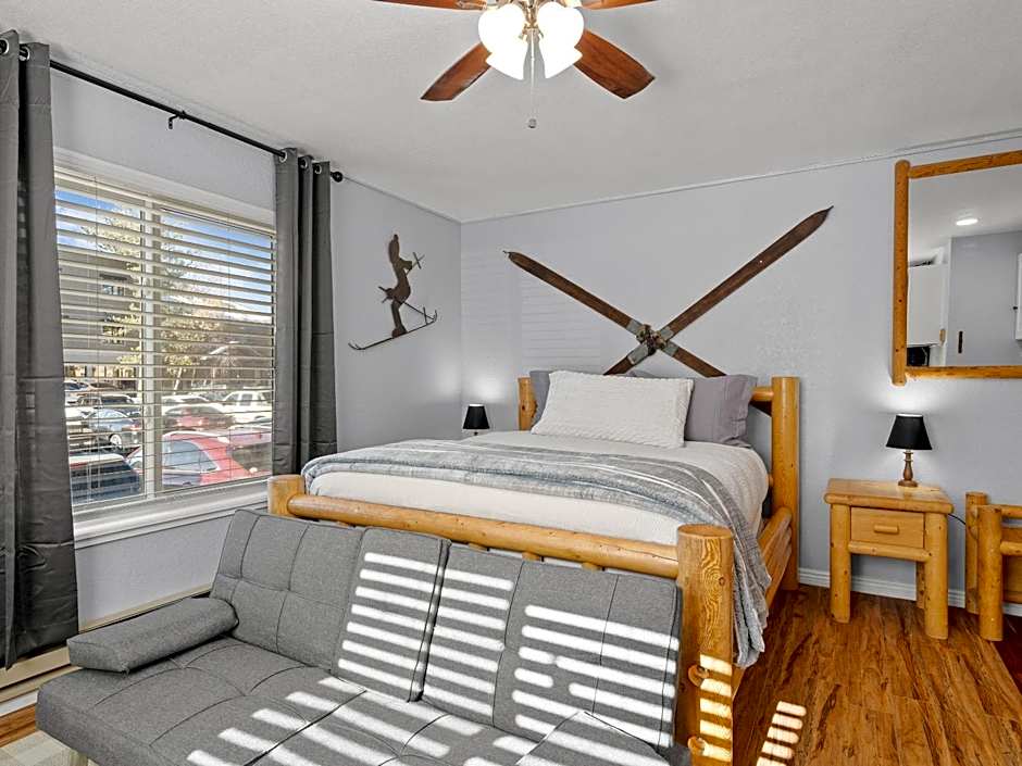 Carriage House Condominiums by All Seasons Resort Lodging