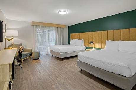 Queen Room with Two Queen Beds and Bath Tub - Disability Access