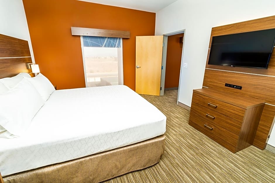 Holiday Inn Express & Suites Las Vegas SW Springvalley, an IHG Hotel