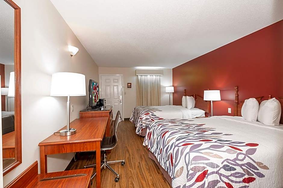 Red Roof Inn & Suites Calhoun