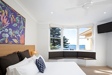 Superior Two-Bedroom Waterfront Apartment with Fully Equipped Kitchen