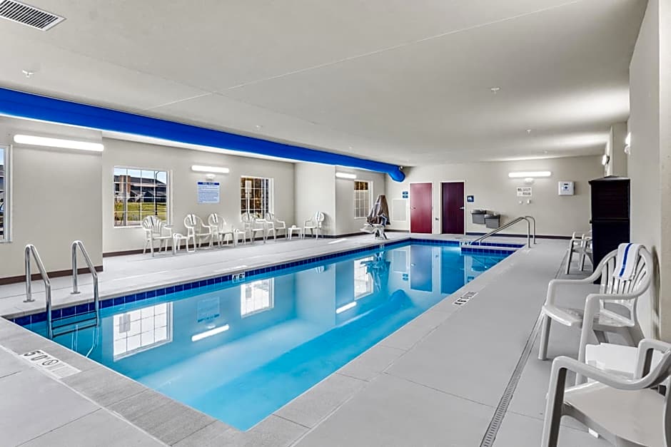 Cobblestone Hotel & Suites Denmark - Green Bay