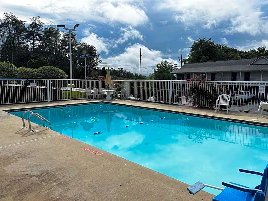 Days Inn by Wyndham Dahlonega University Area