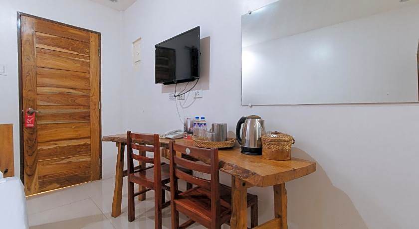 RedDoorz Plus @ Jollydays Hotel Nueva Ecija