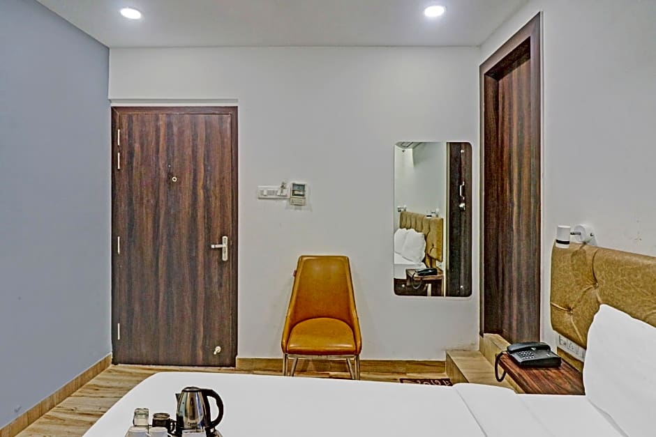 OYO 77788  Townhouse 405 Mall Road