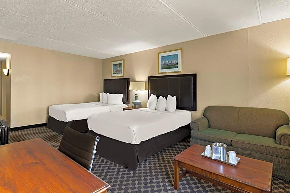 Hotel RL Cleveland Airport West