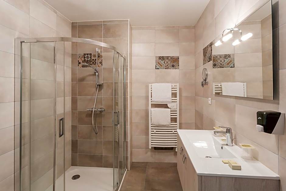 HOTEL RESTAURANT COLLIN