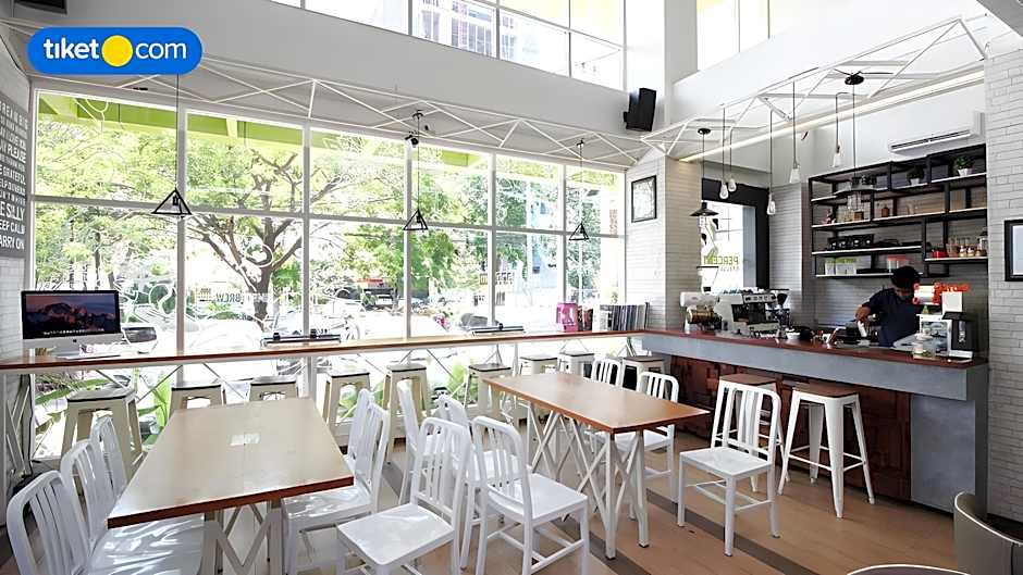 MaxOneHotels.com@Dharmahusada - Surabaya