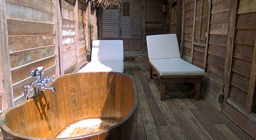 Bon Ton Antique Wooden Villas