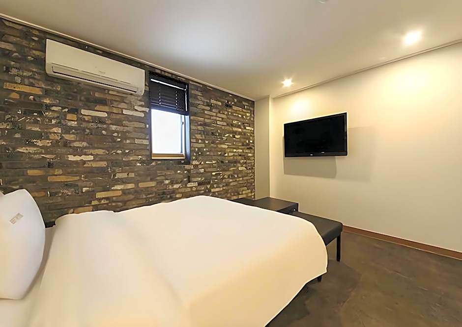 B&F Hotel