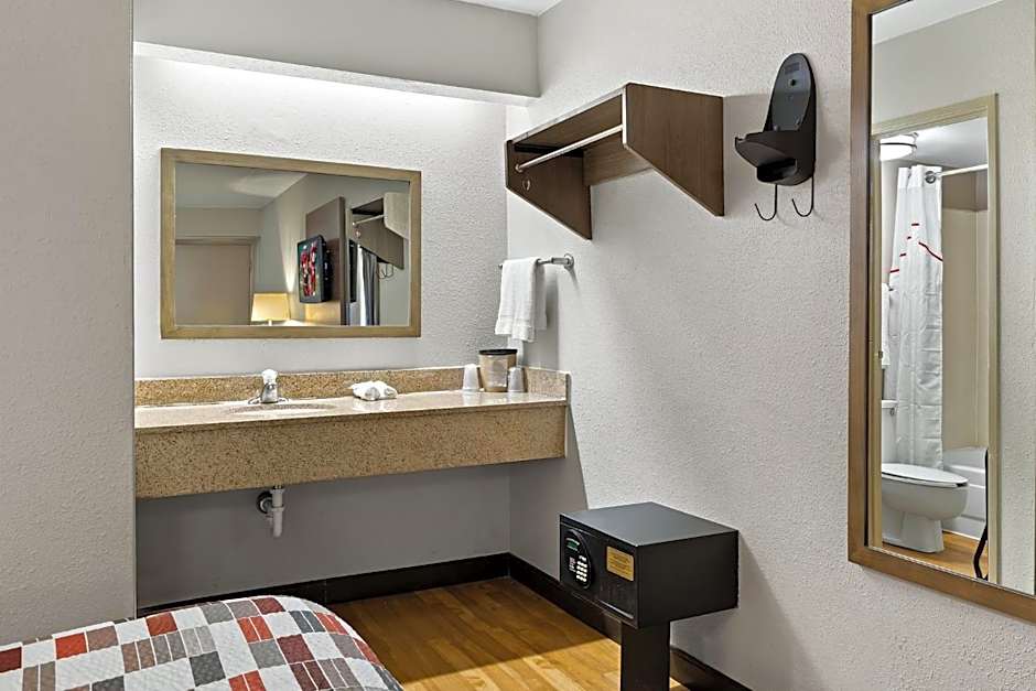 Red Roof Inn Cleveland - Independence