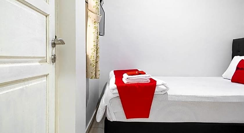 RedDoorz Syariah near Grand Kota Bintang