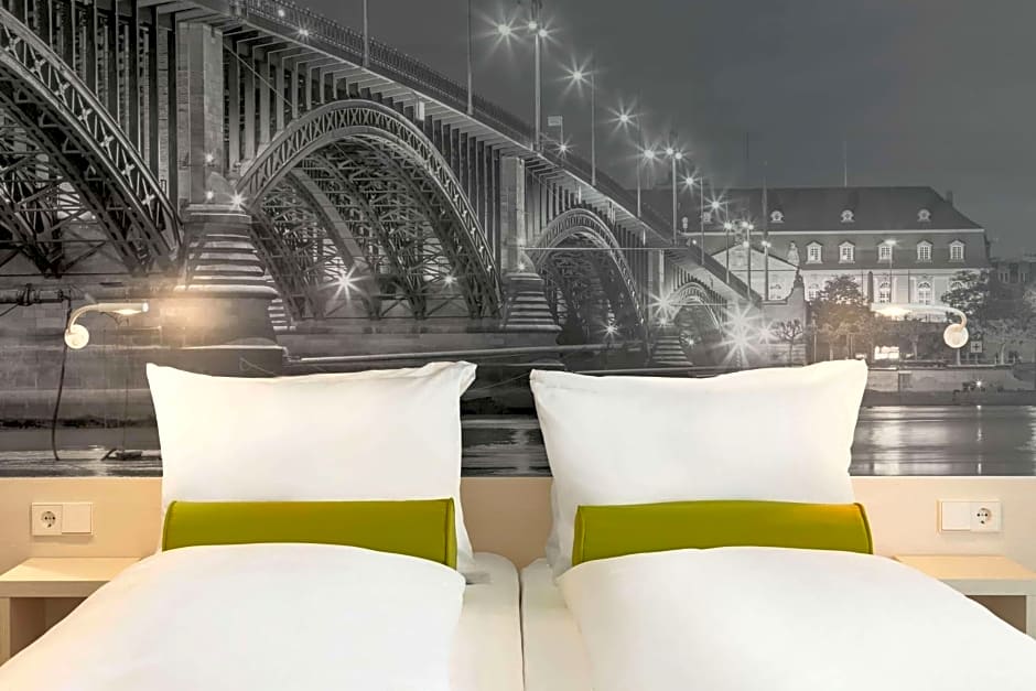 Super 8 by Wyndham Mainz Zollhafen