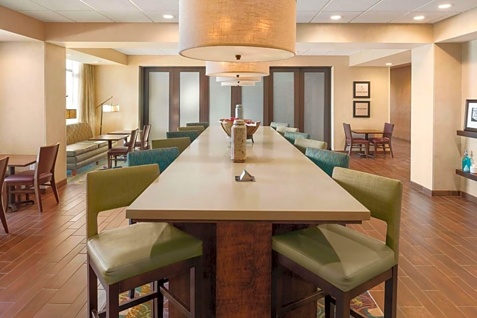 Hampton Inn By Hilton Lincoln Airport