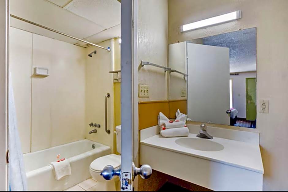 OYO Hotel Pensacola I-10 & Hwy 29