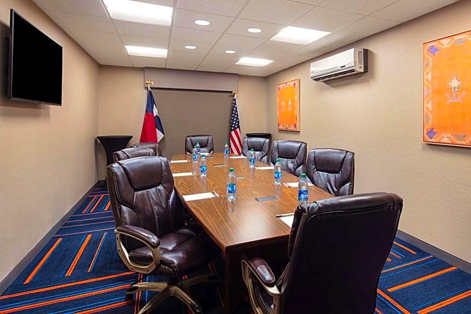 Hampton Inn By Hilton And Suites El Paso-Airport