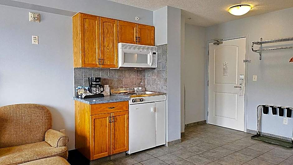 Misty Mountain Inn & Suites