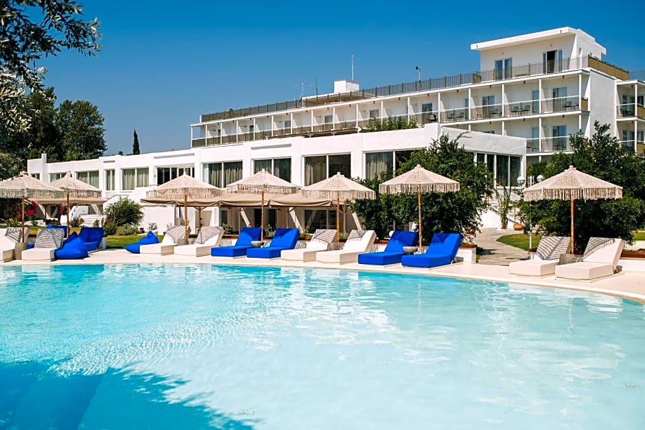 Grand Bleu Beach Resort