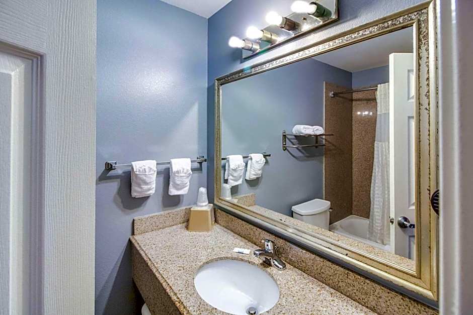 Rodeway Inn & Suites Port Arthur - Groves