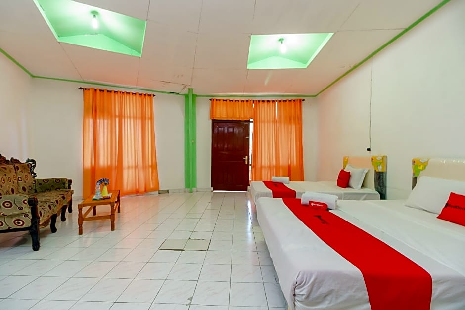 RedDoorz @ Tuktuk Danau Toba