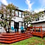 Historic Home Family Friendly Close to Seawall