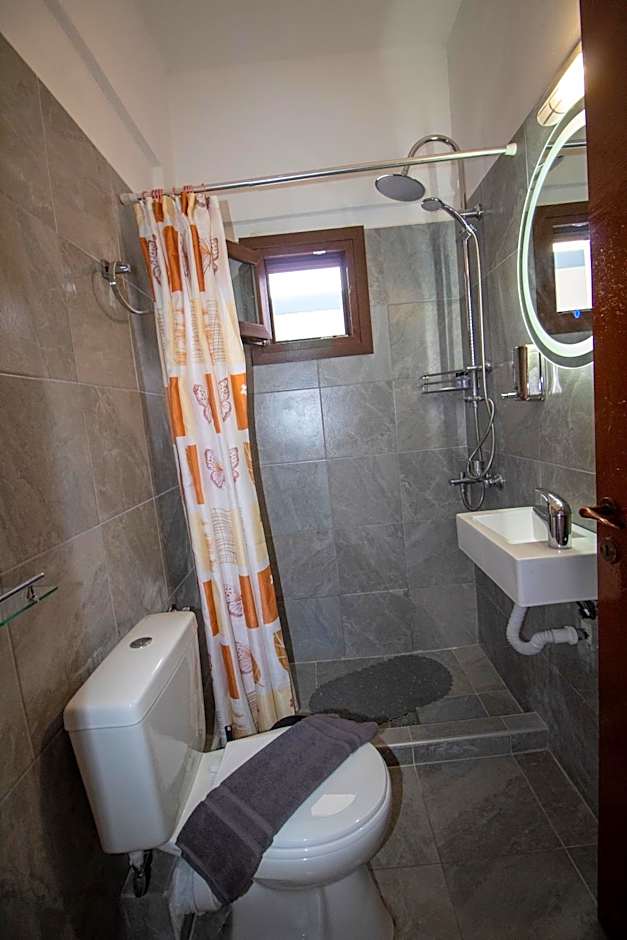 Harrys bar & apartments