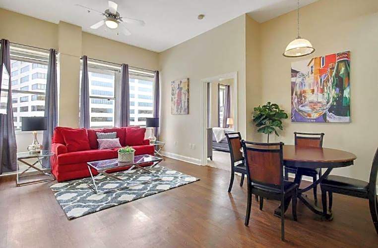 Amazing Condos Beautiful View 2 Blocks To French Quarter, Small Rooftop Pool, Gym, Seanger Theater, Super Dome, And Bourbon St