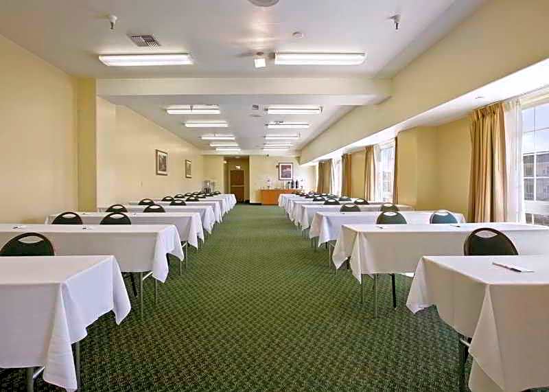 Comfort Inn & Suites Oakland