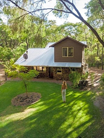 Currawong Spa Cottage