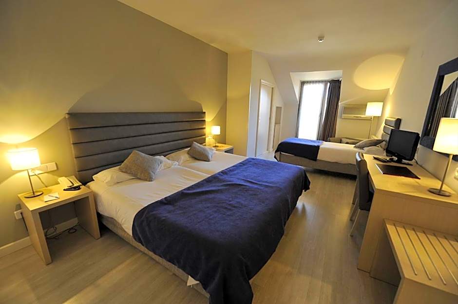 Photo 1 of 4 of Triple Room (2 Adults + 1 Child)