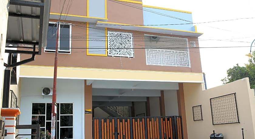 RedDoorz Syariah near Suncity Mall Madiun