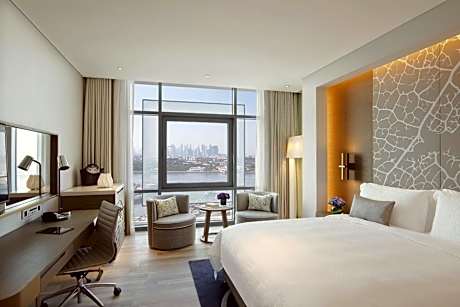 Creek View Room - King Bed