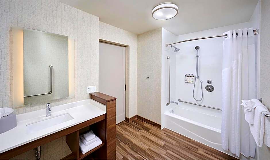 Holiday Inn Express Sarnia - Point Edward By IHG